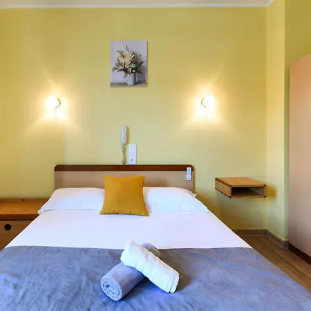 Logis Hotel La Cremaillere Hagetmau Exterior photo